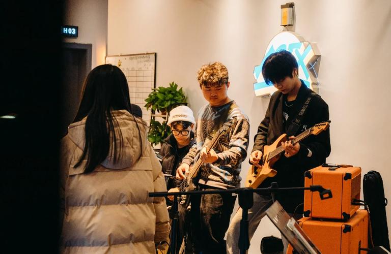 CRISP ：没人骂说明热度很少，骂的人多热度高！