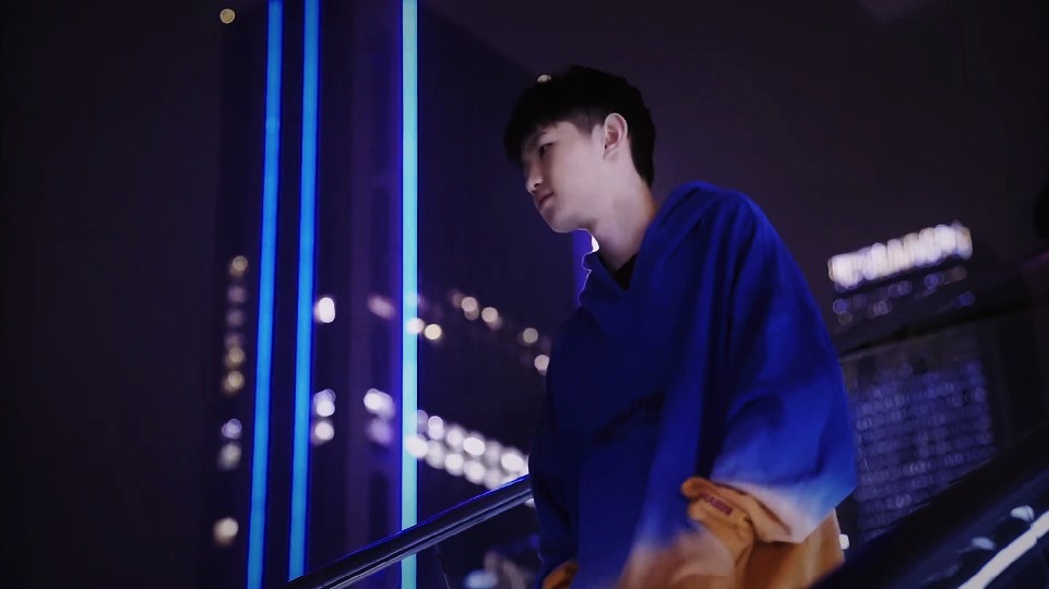 体育博弈：解析“F1 赛车”中维修站策略对全场胜负的决定性概率。（体育博弈视角下的F1：维修站策略对胜负概率的决定性影响）