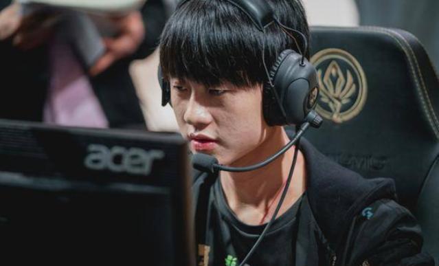 什么是扎金花中的“心理锚定”？利用前几把的弃牌建立稳健形象。（扎金花中的心理锚定：借前几局弃牌打造稳健风格）